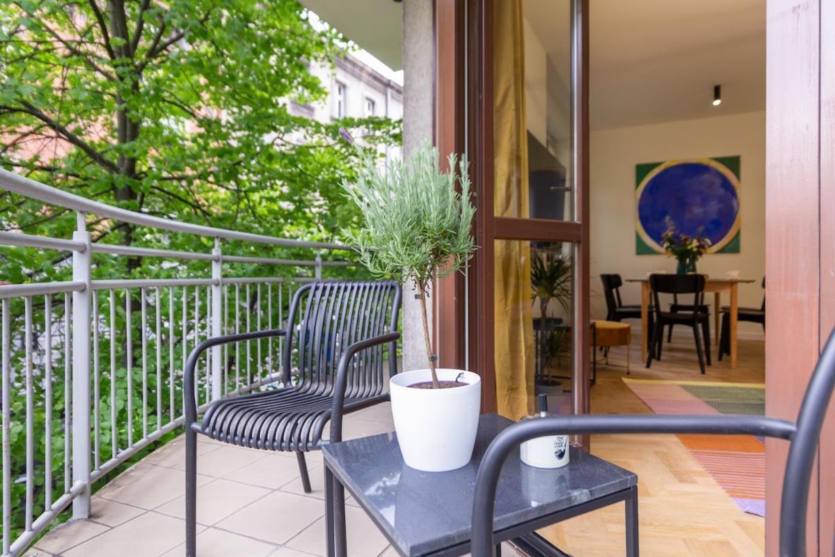 Golden Hour, 2 Bedroom, With Underground Parking Krakau