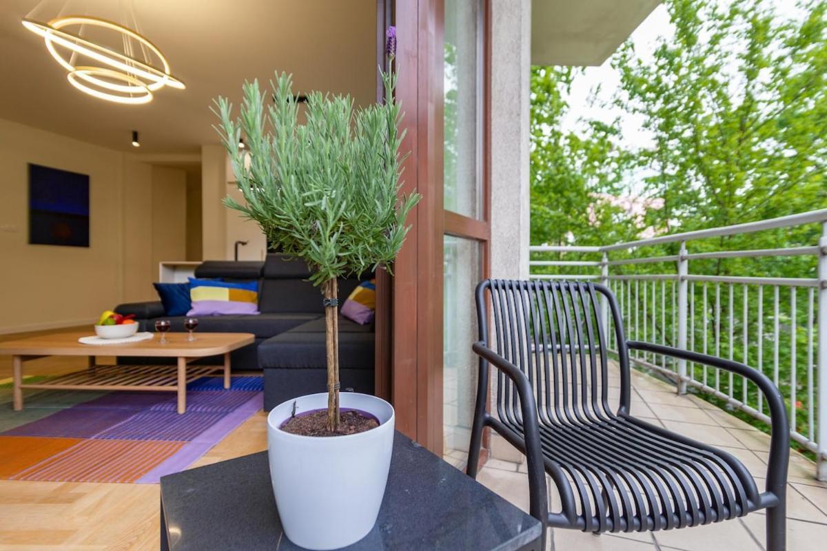 Golden Hour, 2 Bedroom, With Underground Parking