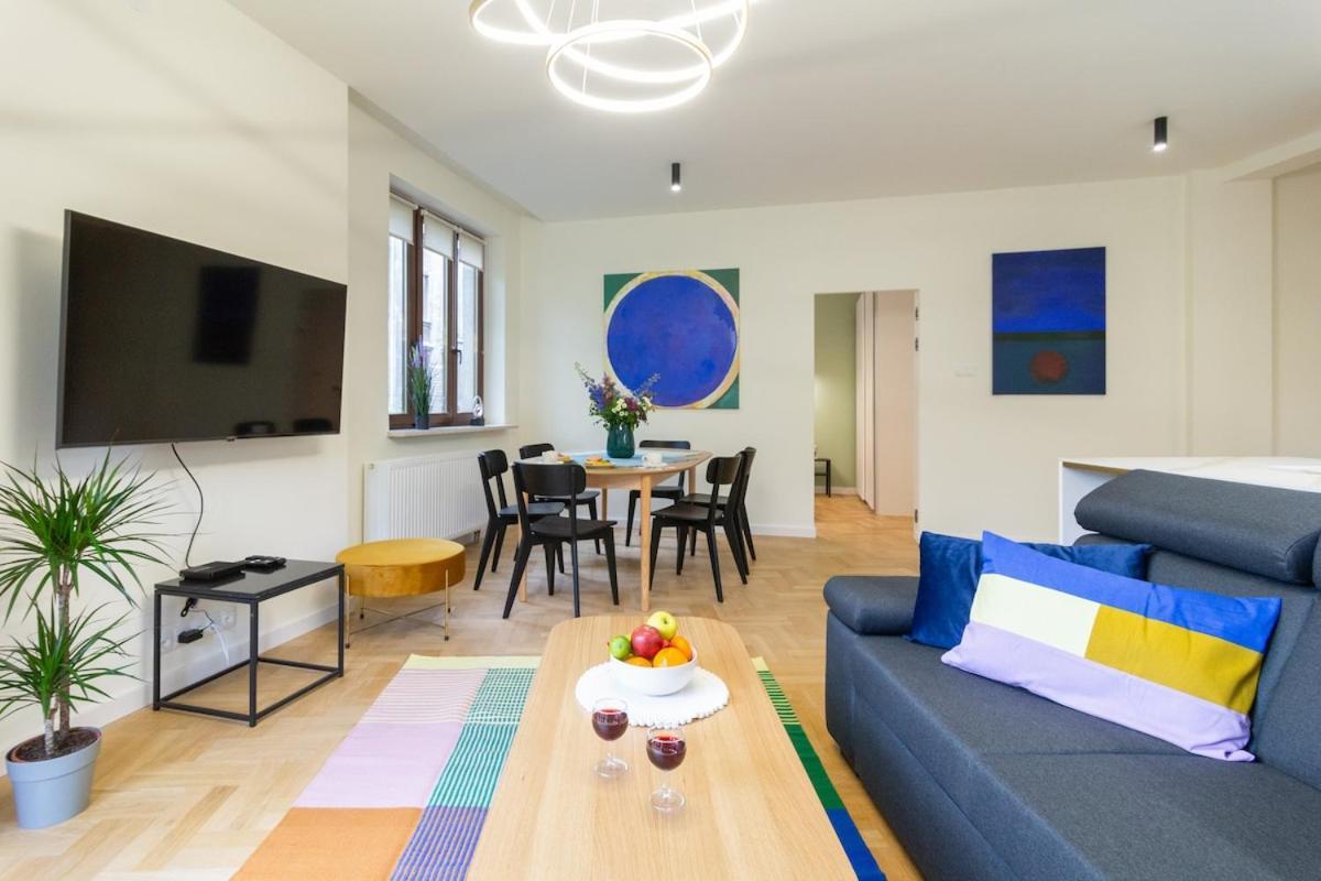 Golden Hour, 2 Bedroom, With Underground Parking Krakau
