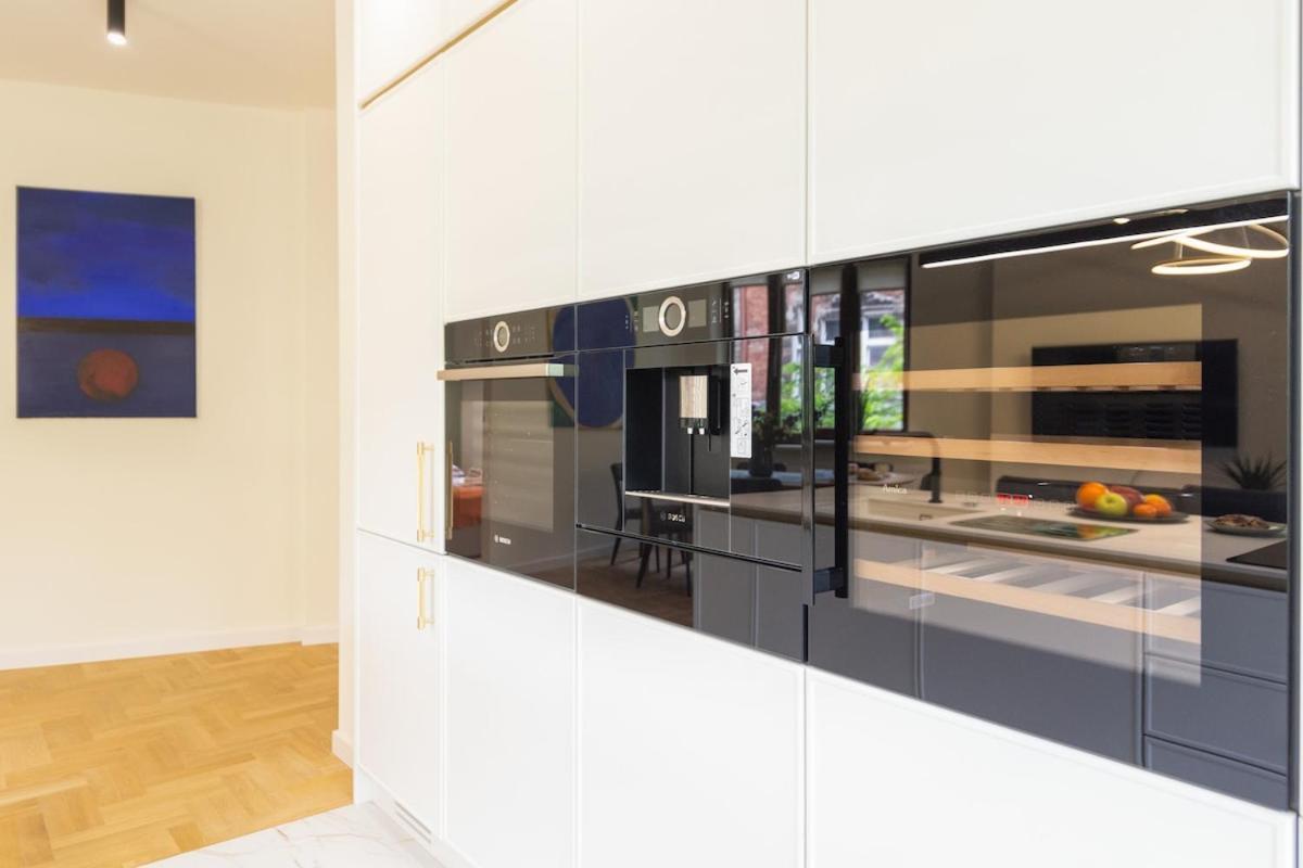 Golden Hour, 2 Bedroom, With Underground Parking Apartment Krakau