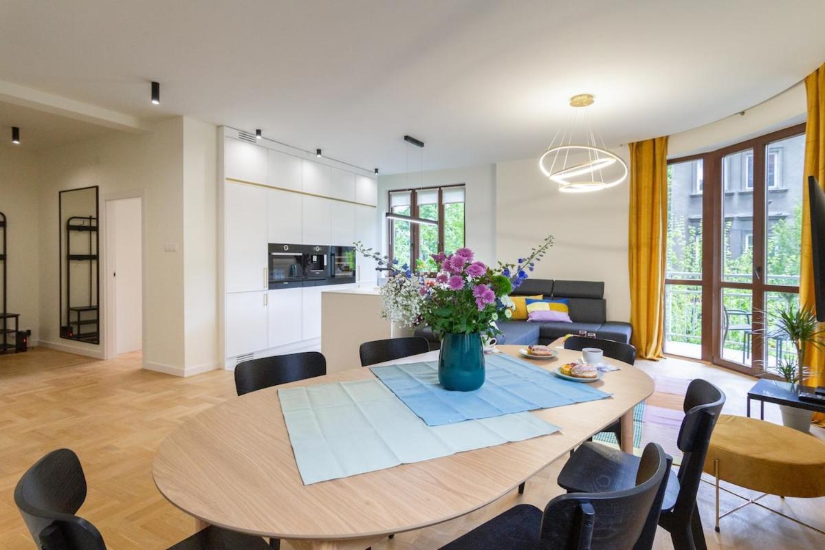 Golden Hour, 2 Bedroom, With Underground Parking *