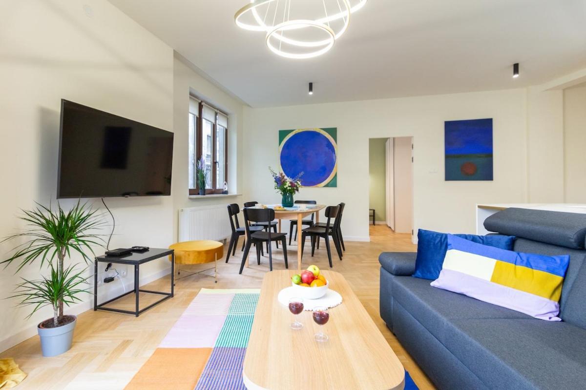 Golden Hour, 2 Bedroom, With Underground Parking Krakau