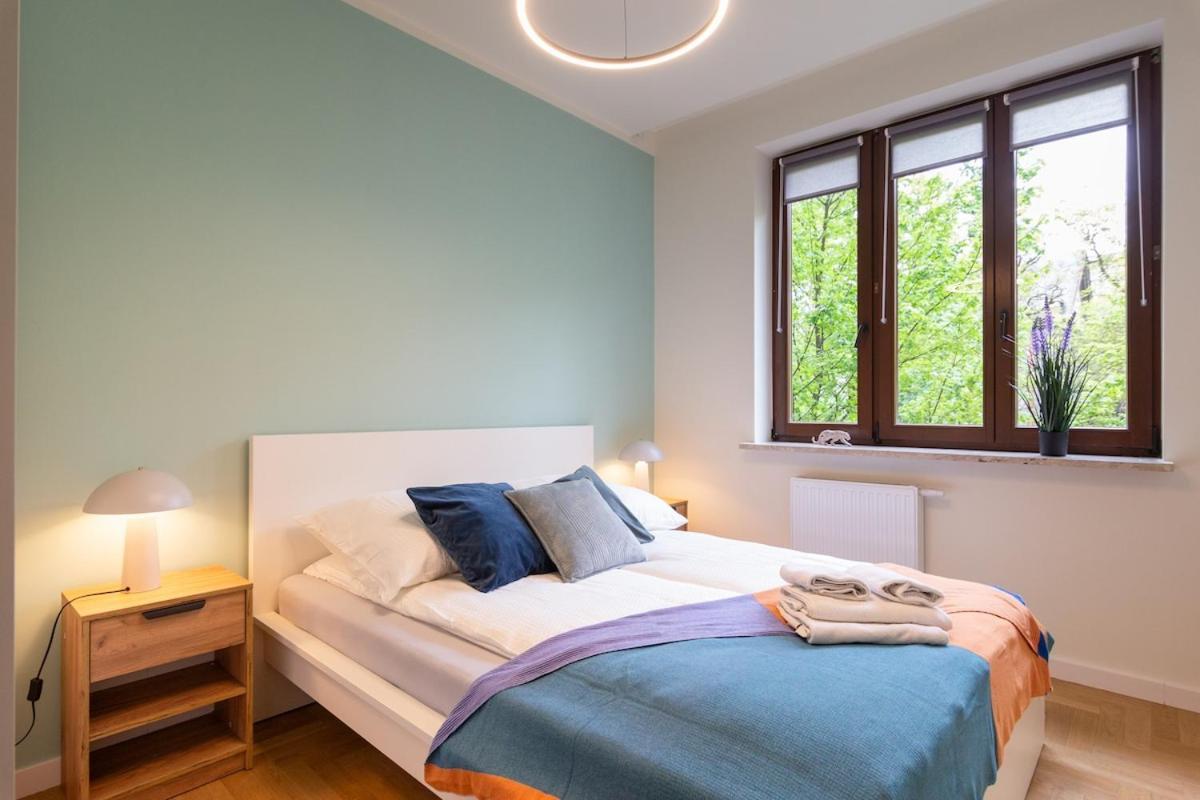 Golden Hour, 2 Bedroom, With Underground Parking