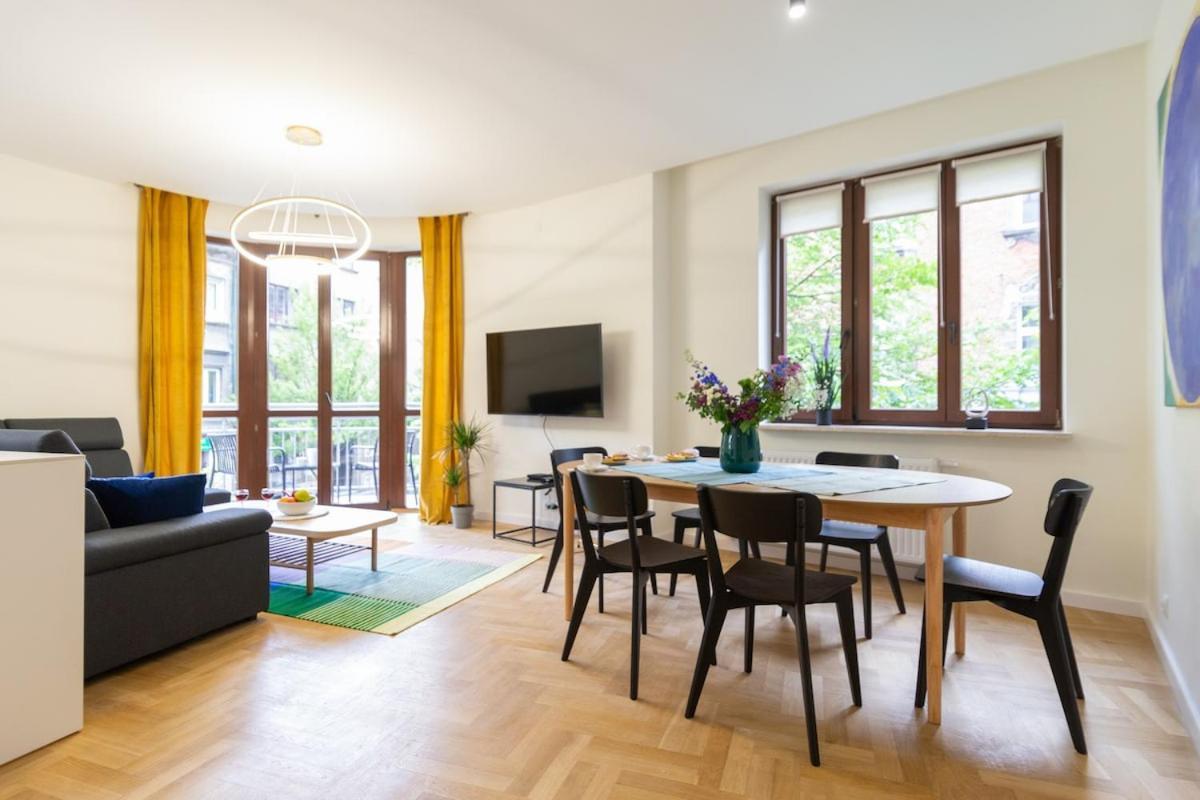 Golden Hour, 2 Bedroom, With Underground Parking *
