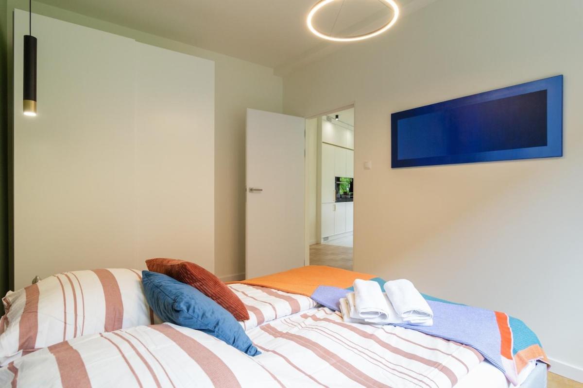 Golden Hour, 2 Bedroom, With Underground Parking Krakau