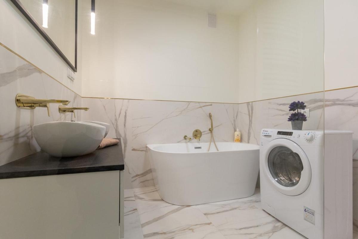Apartment Golden Hour, 2 Bedroom, With Underground Parking Krakau
