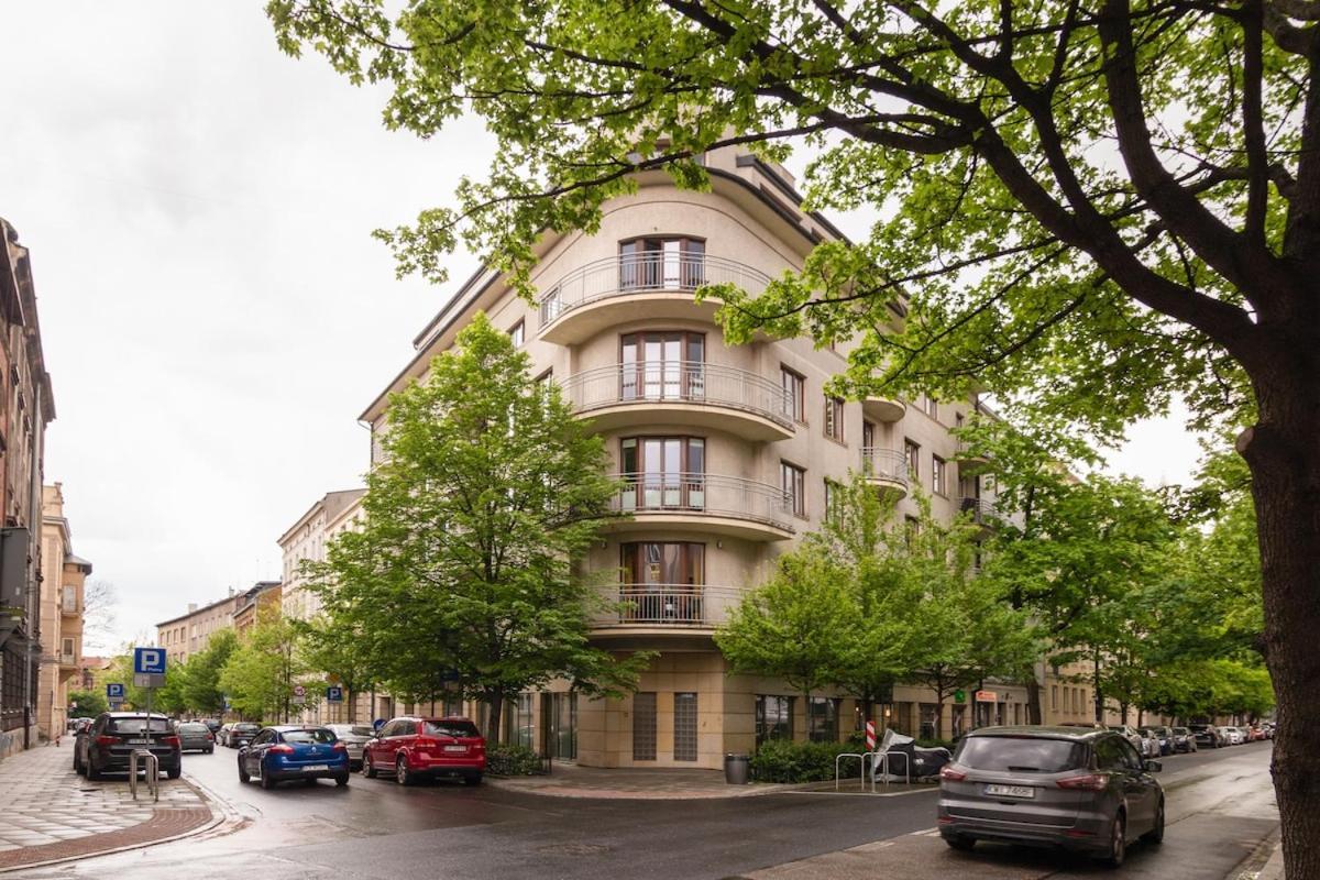 Golden Hour, 2 Bedroom, With Underground Parking * Krakau