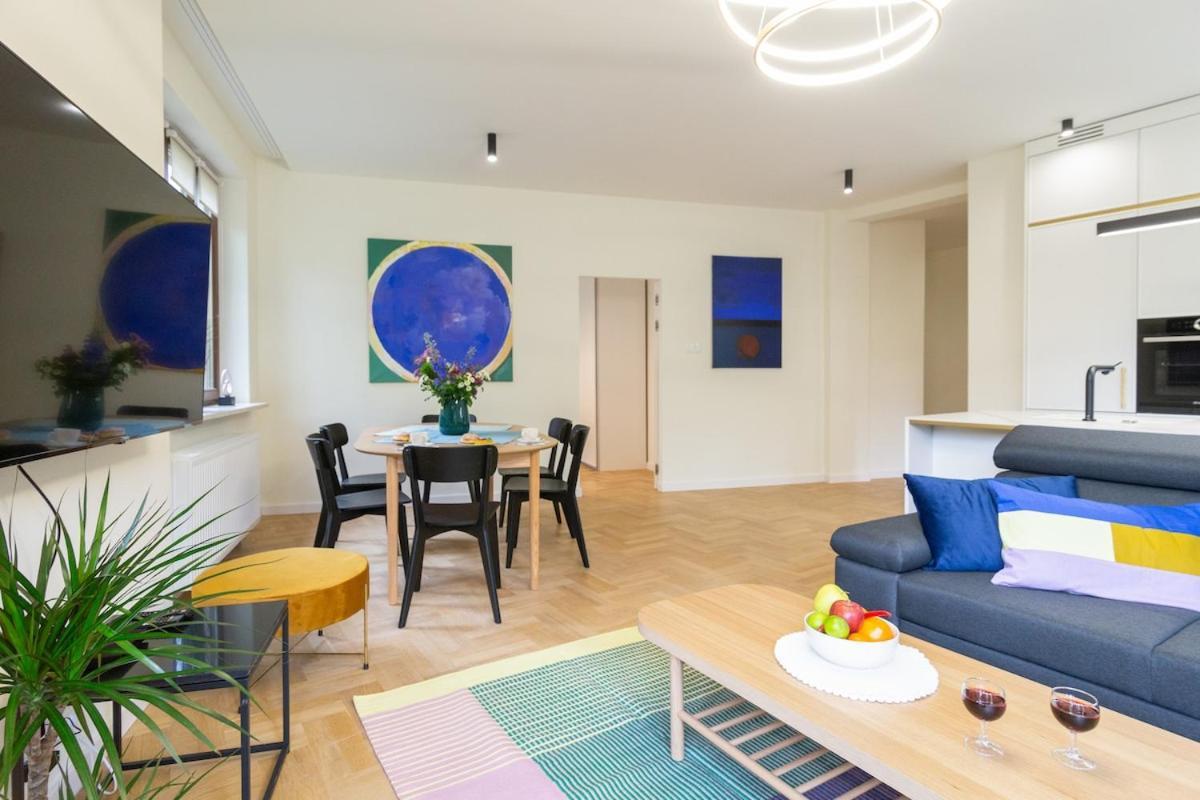 Golden Hour, 2 Bedroom, With Underground Parking *
