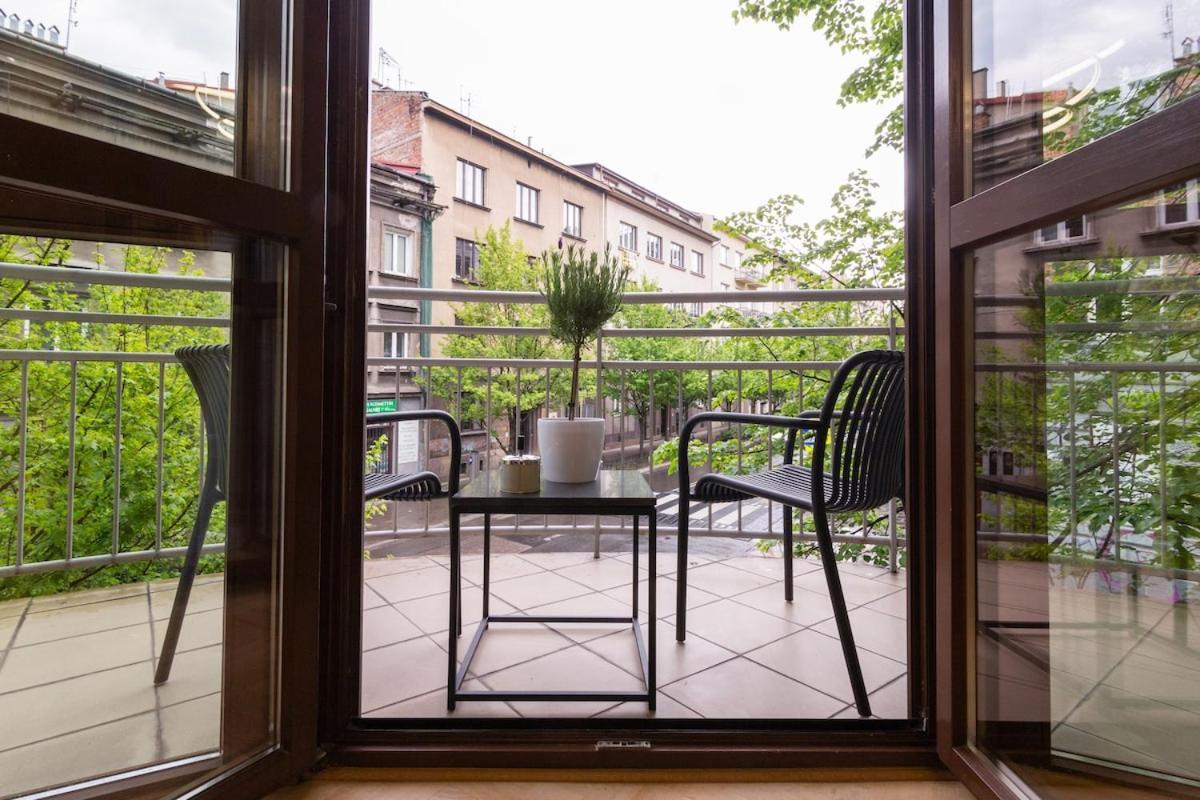 Golden Hour, 2 Bedroom, With Underground Parking Krakau