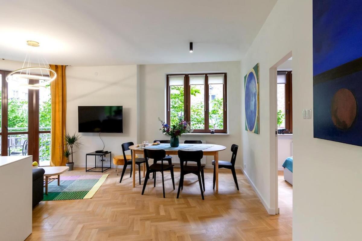 Apartment Golden Hour, 2 Bedroom, With Underground Parking *