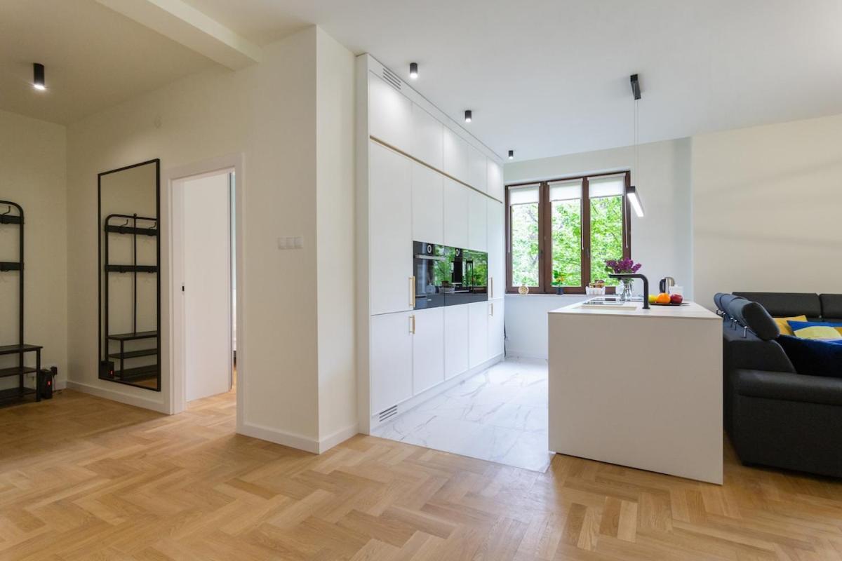 Golden Hour, 2 Bedroom, With Underground Parking * Krakau
