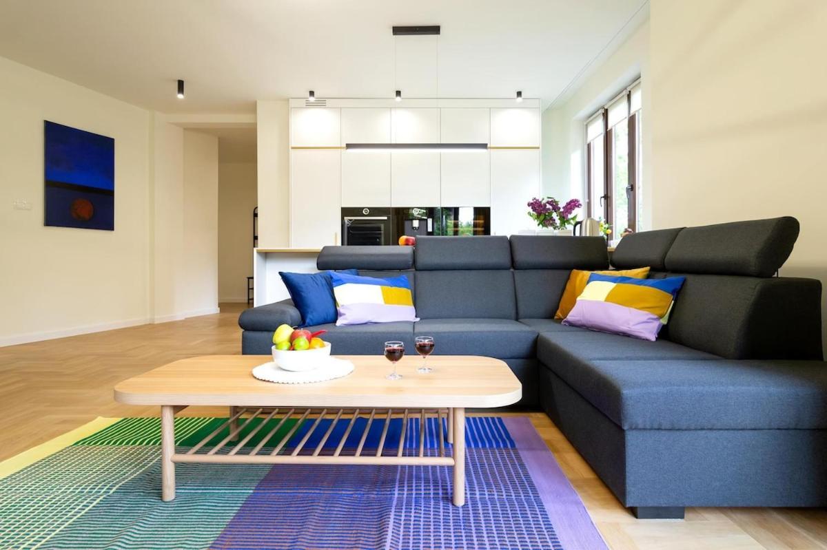 Golden Hour, 2 Bedroom, With Underground Parking *