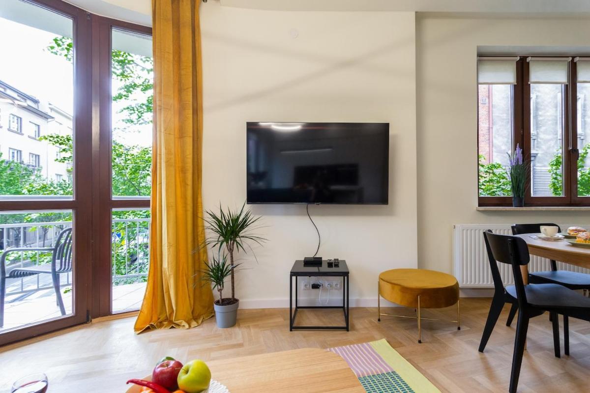 Golden Hour, 2 Bedroom, With Underground Parking *