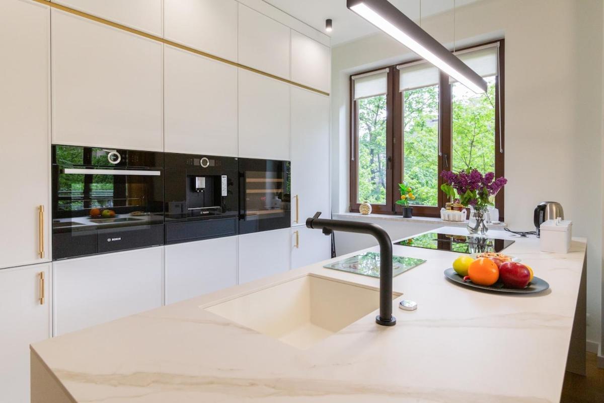 Golden Hour, 2 Bedroom, With Underground Parking * Krakau