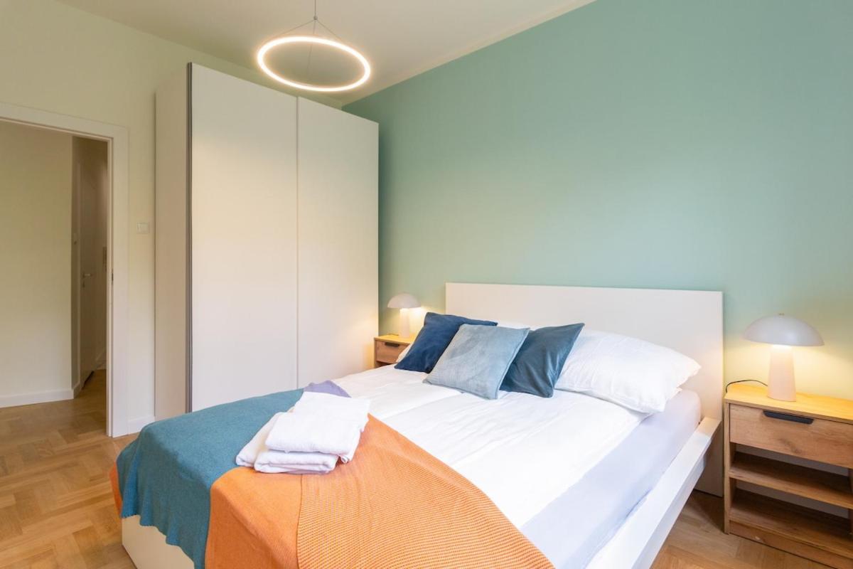 Golden Hour, 2 Bedroom, With Underground Parking * Krakau